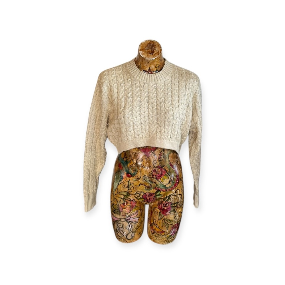 Danielle Bernstein stylish cable knit crop sweater knit top medium cream